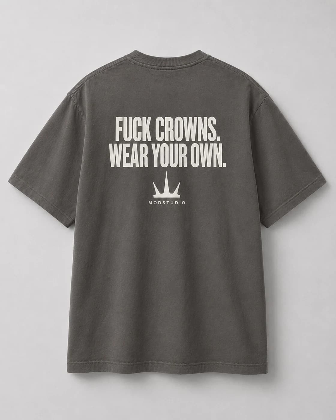 Camiseta F**K CROWNS vista de espalda